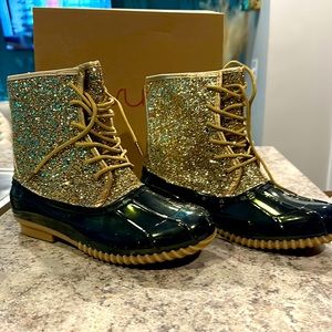 Ladies Sugar Boots size 9 medium New in Box!